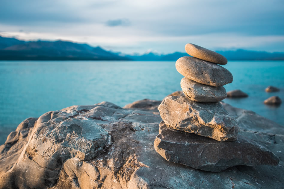 Paisaje relajante alineado con los valores del yoga